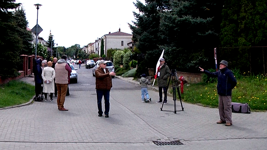 Tylko i wyłącznie jednokierunkowa.