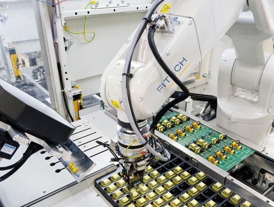 Automatyzacja montażu ręcznego komponentów THT lekarstwem na znane problemy producentów elektroniki?