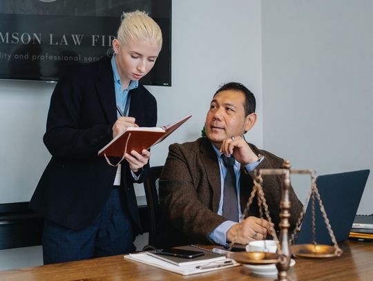 Dlaczego warto skorzystać z usług adwokata?
