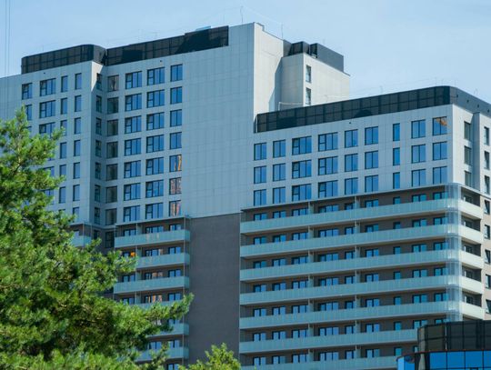 Dlaczego warto zainwestować w profesjonalne bramy dla obiektów komercyjnych?