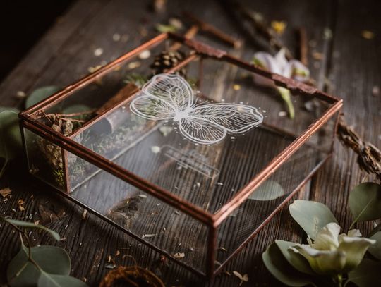 Drewniane pudełka na zdjęcia - wyjątkowy produkt do przechowywania wspomnień