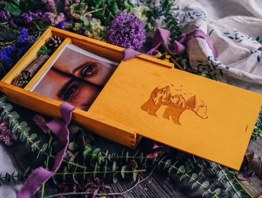 Drewniane pudełka - skrzynie skarbów z fotografiami