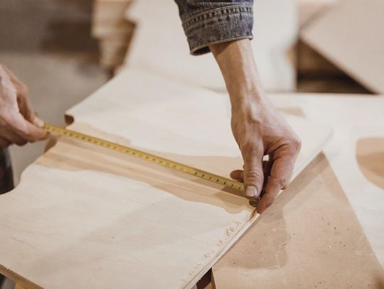 Elementy drewniane na zamówienie – czy to dobry sposób na urządzenie domu?
