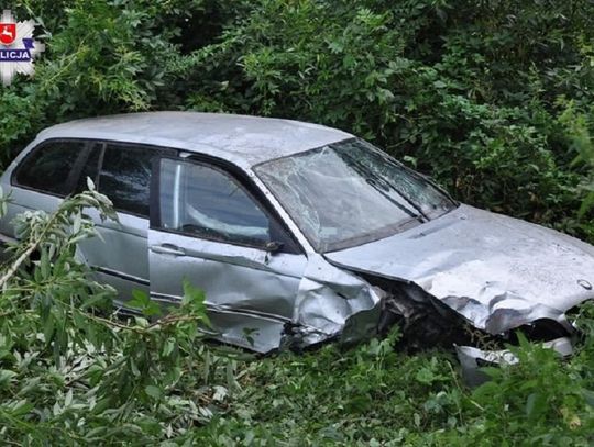 Gm. Biłgoraj: Uszkodził barierki, hydrant i „zaparkował” w krzakach