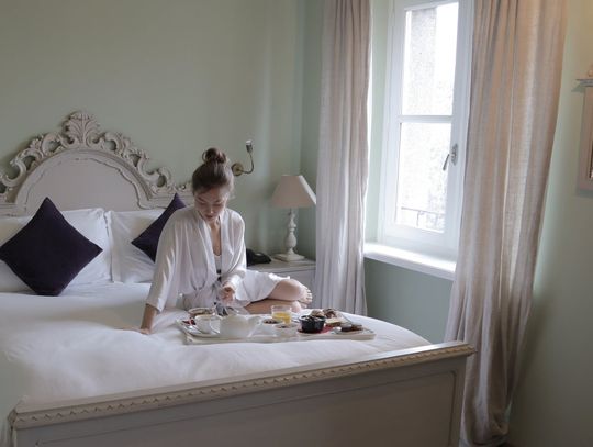 HuggyMoon: Innowacja w Sypialni Dzięki Kołdrze Obciążeniowej