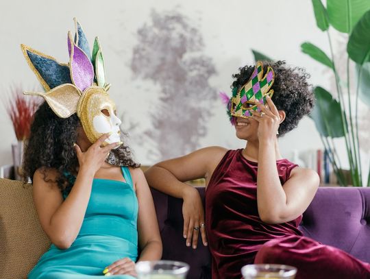 Jak się ubrać na cocktail party? 3 propozycje damskich stylizacji