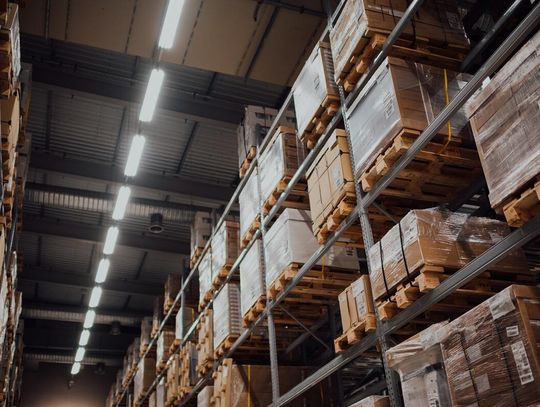 Jak wygląda mycie hal magazynowych?