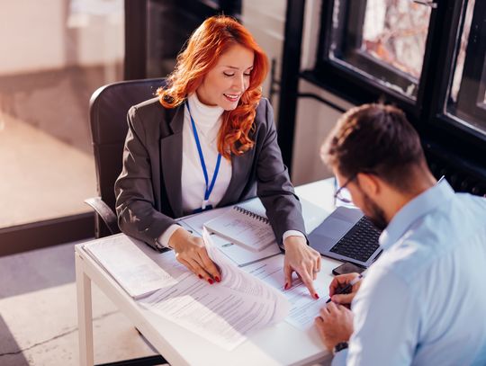 Jak zaoszczędzić na podręcznikach szkolnych? Praktyczne porady i wskazówki.
