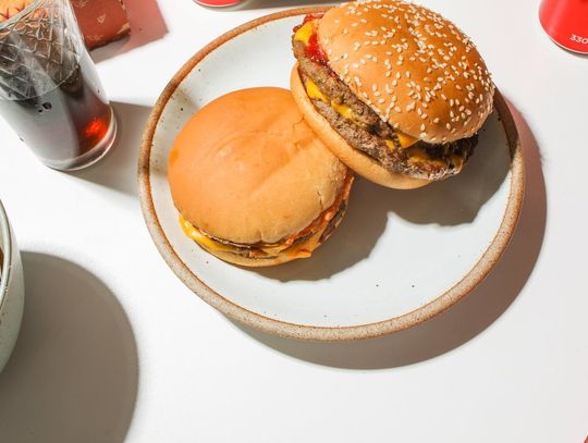 Jakie rodzaje sera dodaje się do burgera?