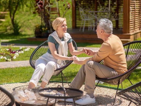 Krzesła do ogrodu: perfekcyjna harmonia między komfortem a estetyką