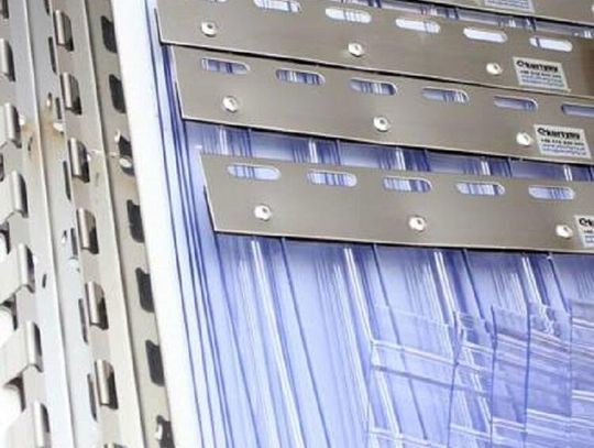 Kurtyny paskowe PCV - szerokie zastosowanie w przemyśle