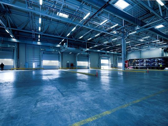 Najczęstsze awarie bram przemysłowych ? przyczyny, skutki i skuteczne metody zapobiegania