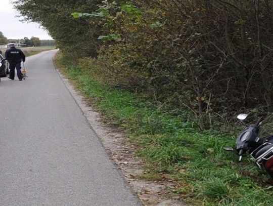 NIETRZEŹWY WYWRÓCIŁ SIĘ NA SKUTERZE