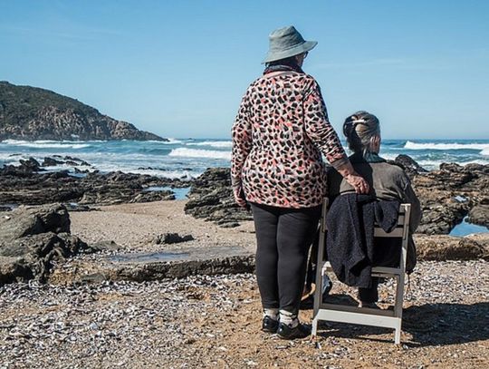 Opiekun osób starszych – jak wygląda praca w opiece?