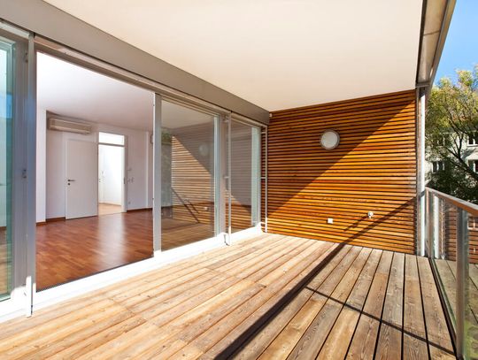 Praktyczne porady jak urządzić balkon