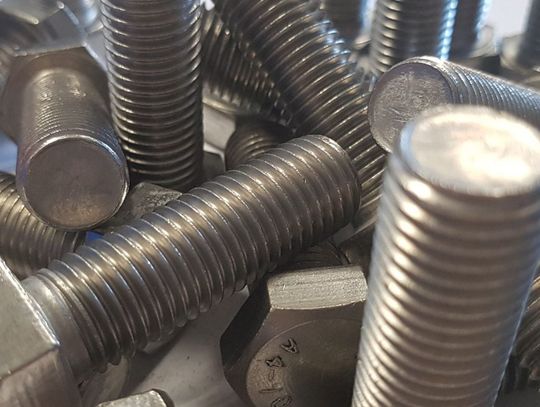 Śruby DIN931/ISO 4014 - jakie jest ich podstawowe zastosowanie?