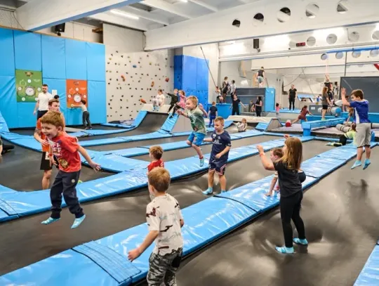 Strefa Wysokich Lotów Lublin – przyjdź poskakać do parku trampolin!