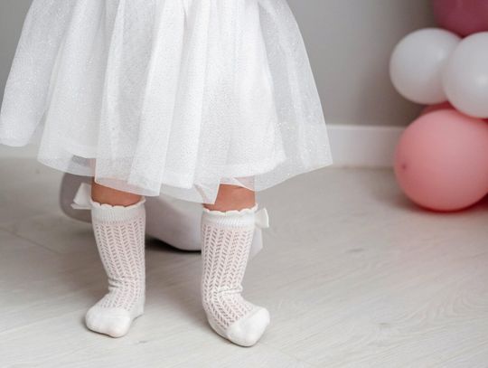 Stylowe dodatki do sukienek ? jak skarpetki zmieniają cały look?