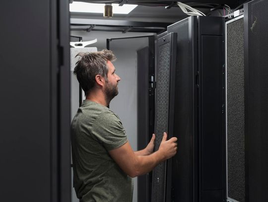 Szafa rack wisząca ? kiedy warto wybrać?