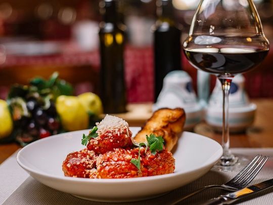 Sztuka dopasowywania wina do dań mięsnych - sekrety sommelierów