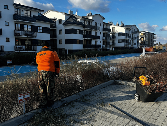 Utrzymanie terenów zewnętrznych i zieleni – inwestycja w wartość nieruchomości