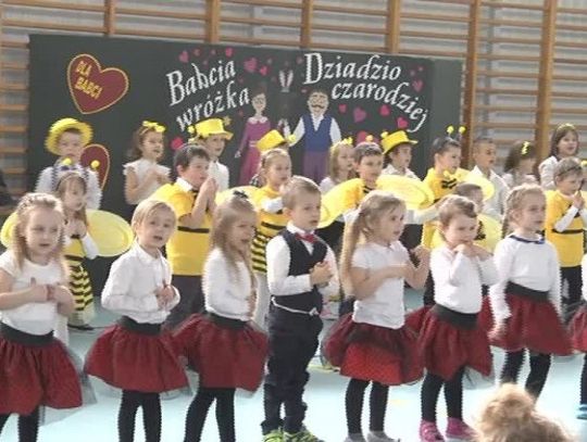 [VIDEO] "Dzień Babci i Dziadka" w Szkole Podstawowej w Żdanowie