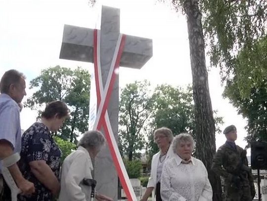 [VIDEO] Odsłonięcie "Pomnika - Krzyża Pamięci" 