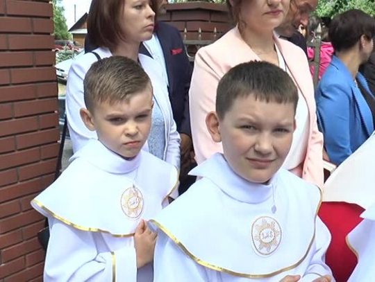 [VIDEO] Sezon komunijny w pełni. Wczoraj Komunię Św. przyjęły dzieci z Nielisza