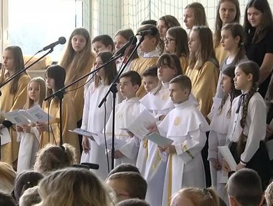 [VIDEO] Spotkanie opłatkowe Zamojsko – Lubaczowskiej Rodziny Szkół Imienia Jana Pawła II