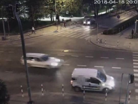 [VIDEO] Tomaszów Lub.: Potrącenie kobiety na przejściu dla pieszych