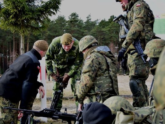 Wizyta przedstawicieli Szwedzkiej Gwardii Krajowej na poligonie w Wędrzynie 