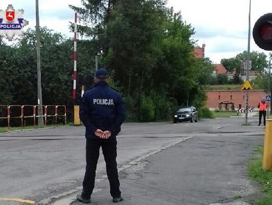 Zamość: Bezpieczne przejazdy kolejowe - wspólne działania policji i SOK