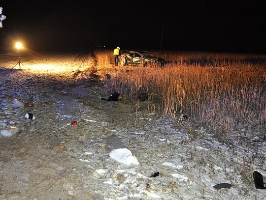 ZBAGATELIZOWAŁA ZNAKI DROGOWE. CZWÓRKA PASAŻERÓW W SZPITALU