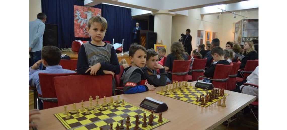 [FOTORELACJA] Turniej szachowy z okazji 11 listopada w MDK