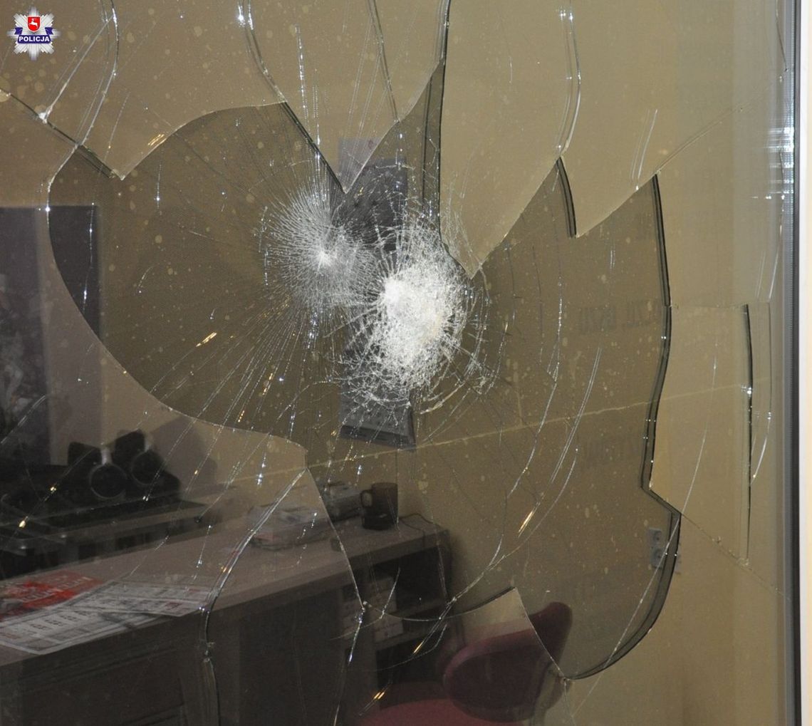 Hrubieszów: Wandal niszczył witryny sklepowe