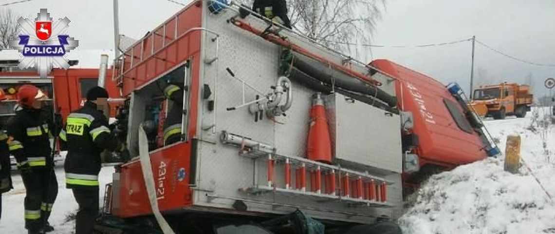 Krasnystaw: Strażacy jechali z pomocą, sami wylądowali w rowie