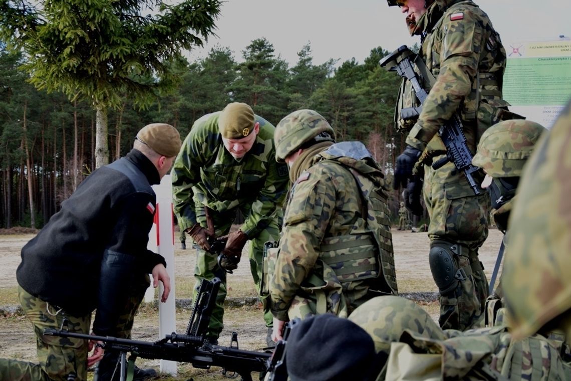 Wizyta przedstawicieli Szwedzkiej Gwardii Krajowej na poligonie w Wędrzynie 